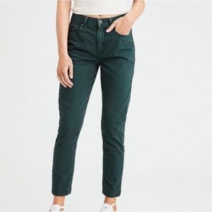 American Eagle Outfitters Mom Jean in Green Corduroy Size 6